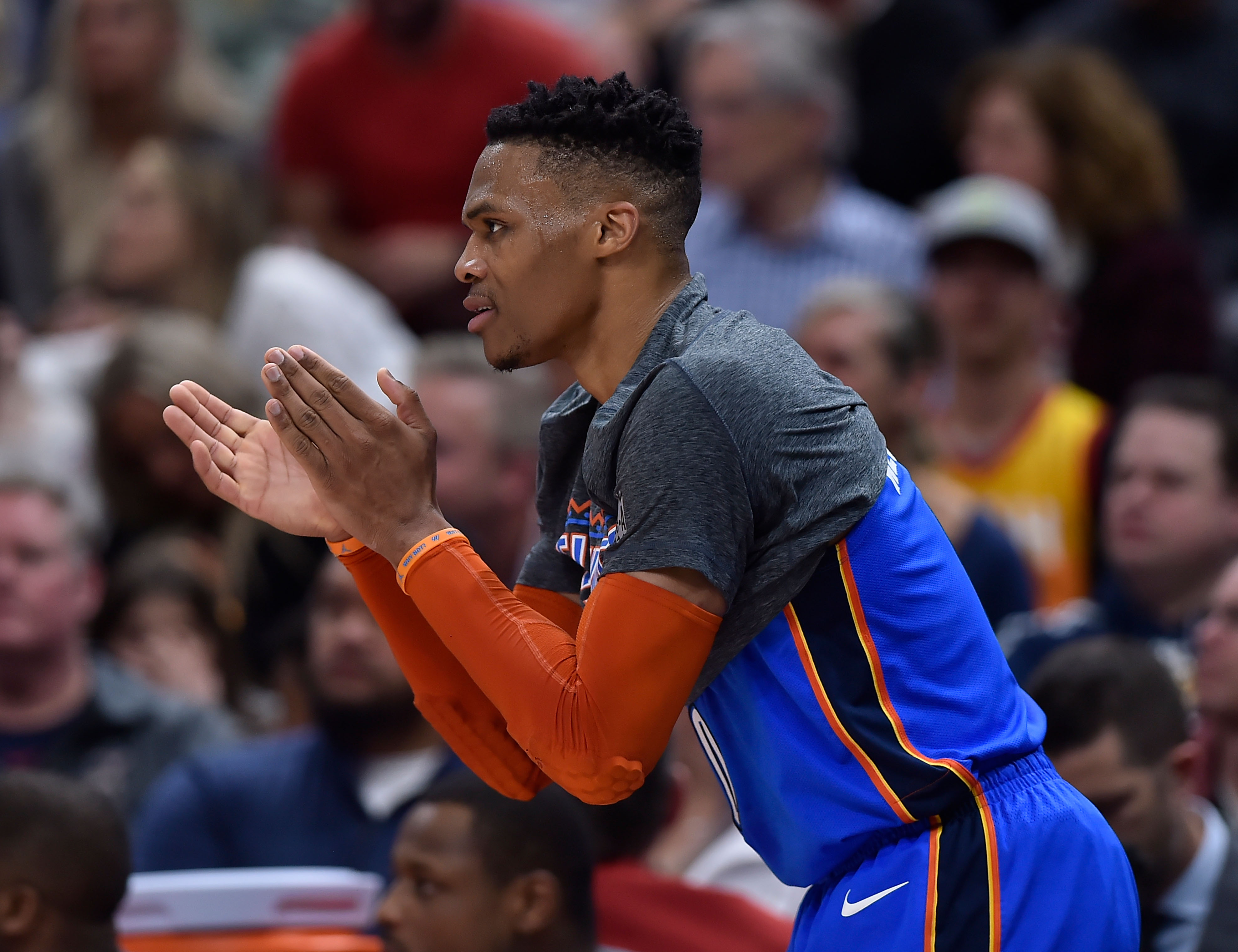 员在开场就 员在开场就