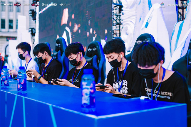 全国春季游泳锦标赛收官日：叶诗文100蛙夺冠，张雨霏100蝶第五.